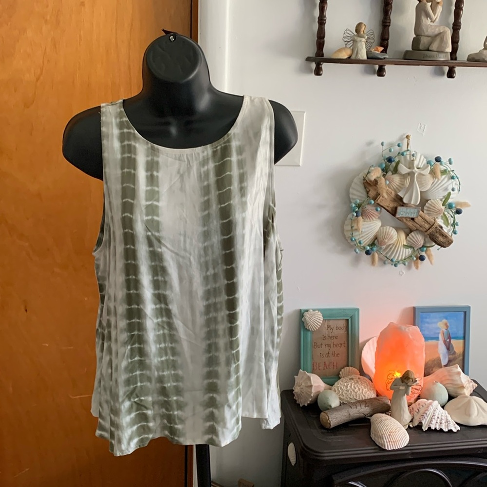 Flowy olive rayon tie dye tank top M